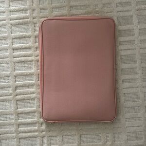Light pink laptop portfolio case